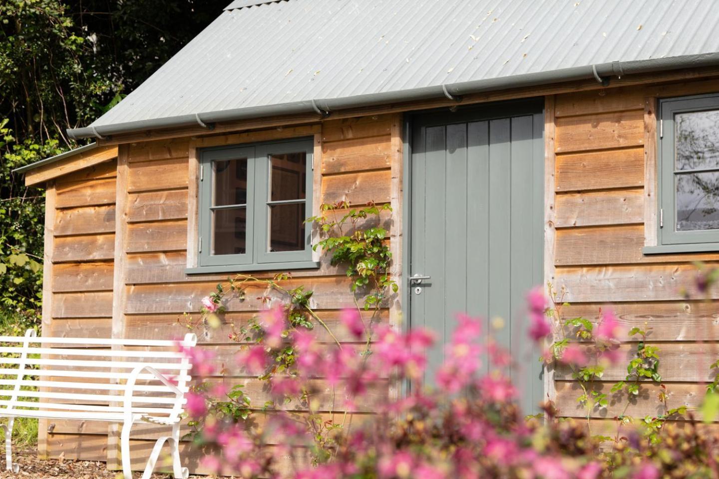Lodge Shepherd's Hut At High Gardens Hereford